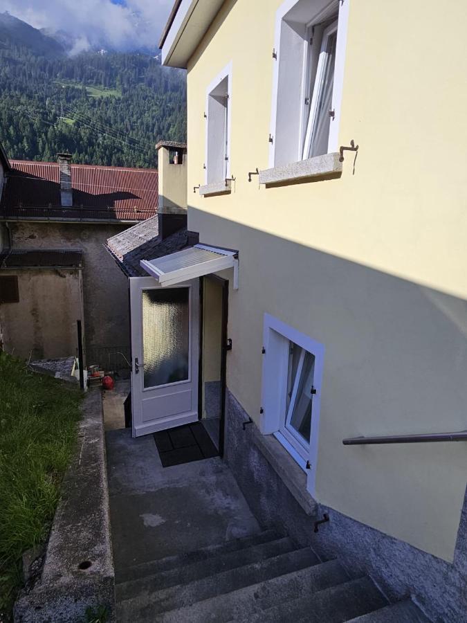 Airolo With Private Parking Apartment Екстериор снимка